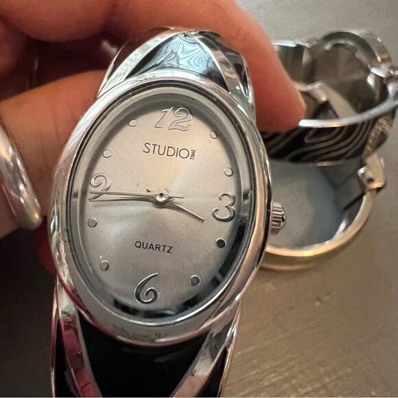 Geneva Studio Montreal De Fleur 5 Cuff Watches - Picture 10 of 10